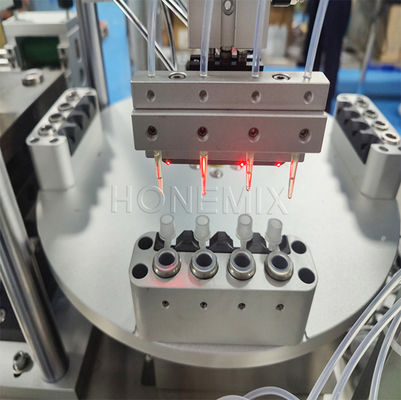 Macchine per riempire e sigillare le fiale di plastica monouso nel settore farmaceutico