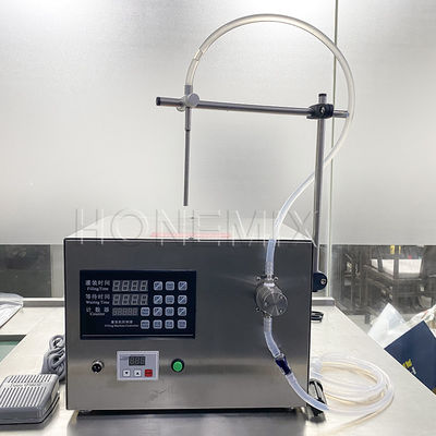 Macchine di riempimento di liquidi a panca robusta in acciaio inossidabile semiautomatiche