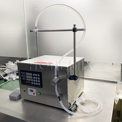 Macchine di riempimento di liquidi a panca robusta in acciaio inossidabile semiautomatiche
