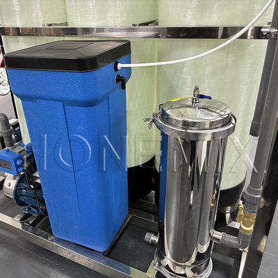 Impianto di trattamento idrico di precisione RO 2000L Sistema di pretrattamento dell'acqua in FRP