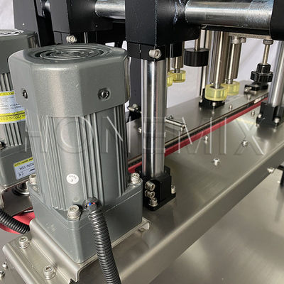 Linea di riempimento a quattro ruote elettrica automatica per tappi a vite di bottiglie