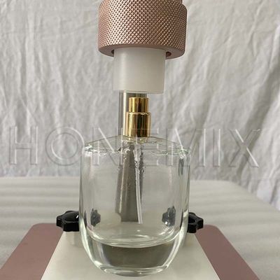 Linea di riempimento del profumo a vuoto quattro teste macchina manuale per il crimping delle bottiglie di profumo