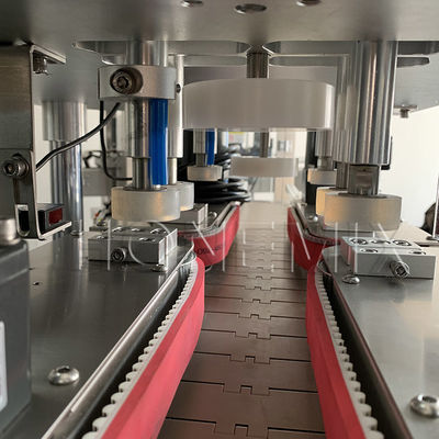 Macchina di copertura automatica a quattro ruote Capper versatile ad alta velocità