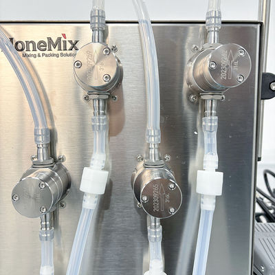 Macchina di riempimento di bottiglie liquide Pompa magnetica semiautomatica Riempitore a quattro teste