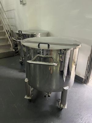 Serbatoio sanitario per impianti di depurazione idrica in acciaio inossidabile Serbatoio di stoccaggio a doppio coperchio