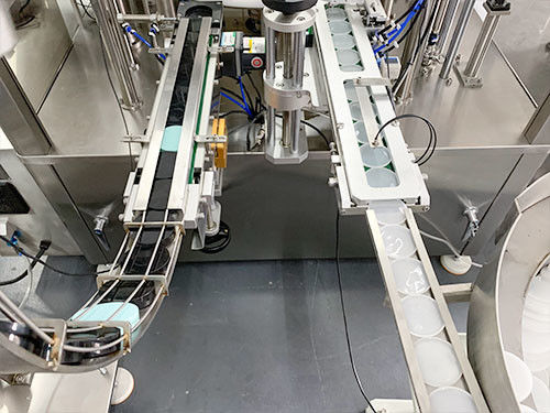 Macchina automatica di riempimento di creme cosmetiche
